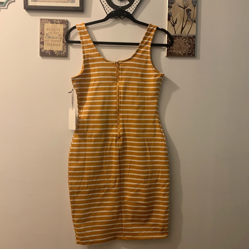 Dress - Picture 2 of 5